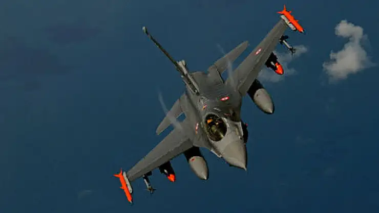 Ege'de Türk uçaklarına Yunan tacizi