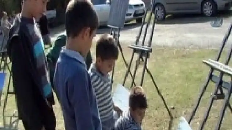 Köylüleri şaşırtan fotoğraf sergisi