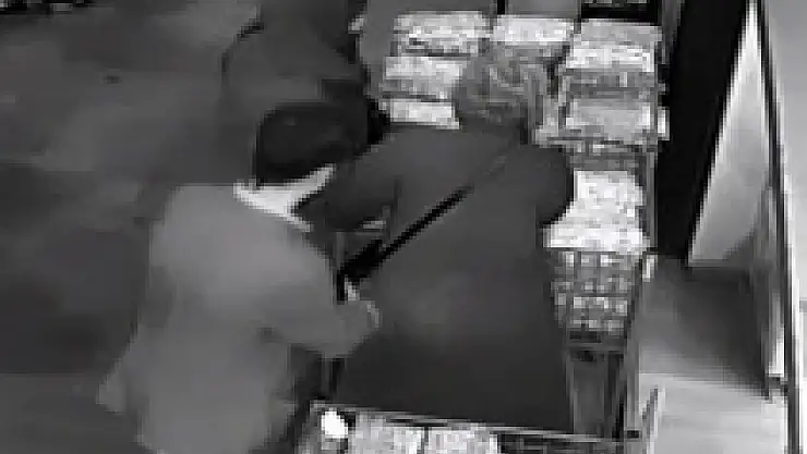 Makaslı kapkaç kamerada