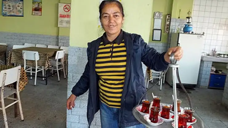 Burhaniyeli Hayriye hanım köy kahvecisi oldu