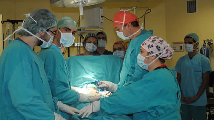 Tiroit Ameliyatlarında Ses Kısıklığını Önleyen Yöntem