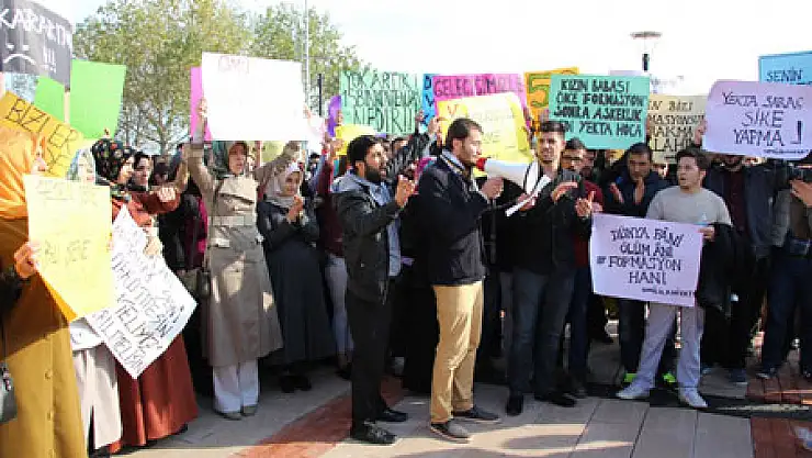 Öğrencilerden YÖK'e Formasyon Tepkisi