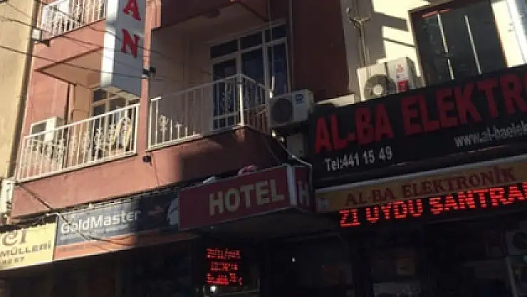 Paris bombacısının kaldığı iddia edilen semte 300 polisle baskın