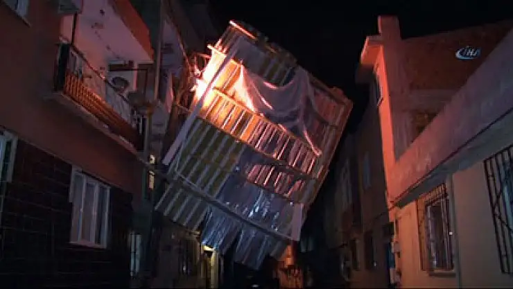 Şiddetli lodos evlerin çatısını uçurdu