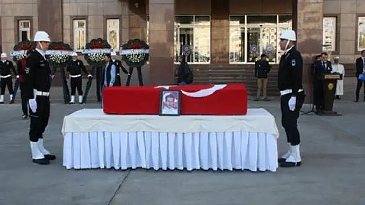 19 günlük yaşam savaşını kaybeden komiser yardımcısı memleketine uğurlandı