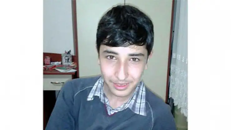 Oda arkadaşıyla tartışan öğrenci uykuda boğazı kesilerek öldürüldü