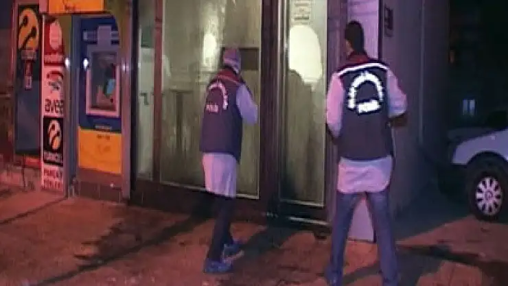 Benzin döküp kundakladılar