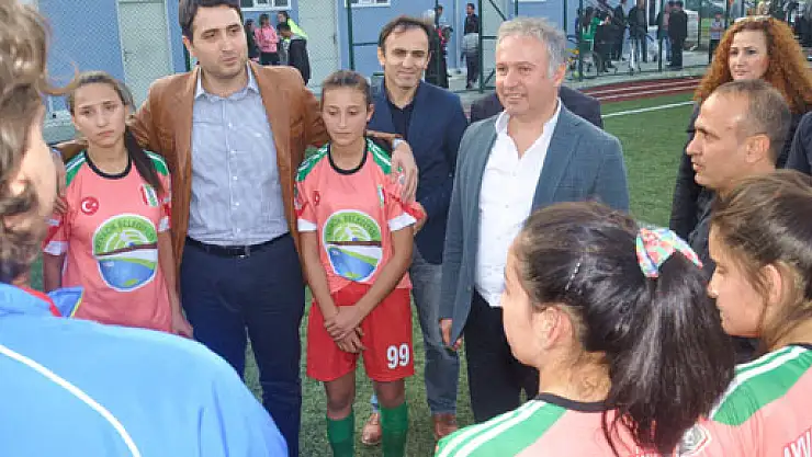 Saklı Cennetin Melekleri Rüzgar gibi esiyor