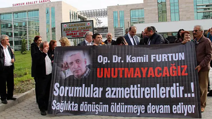 Opr. Dr. Kamil Furtun Davası Öncesinde Adliyede Eylem