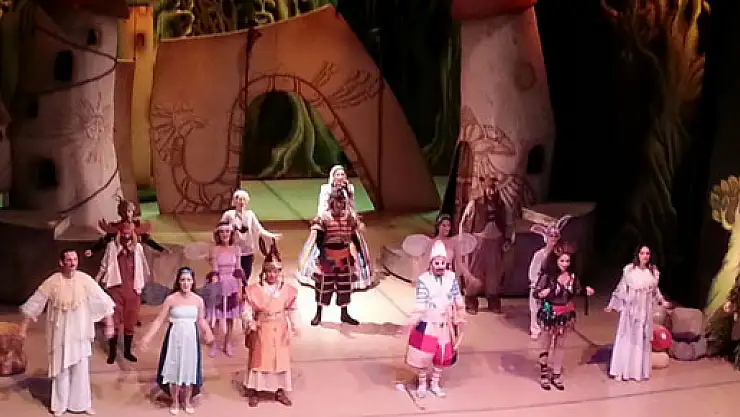 ÖĞRENCİLER İLK KEZ BİR MÜZİKALDE