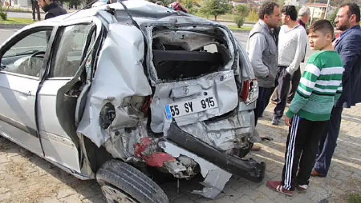 TIR ile Otomobil Çarpıştı: 1 Yaralı