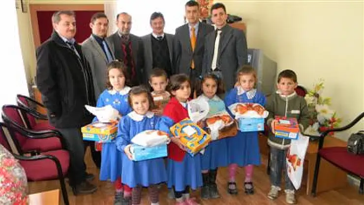 İzcilerden köy okullarından yardım
