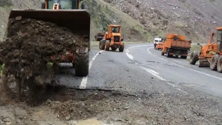 Hakkari-Çukurca karayolu aylar sonra ulaşıma açıldı