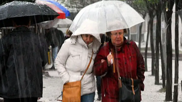 Dolu yağışı vatandaşlara zor anlar yaşattı