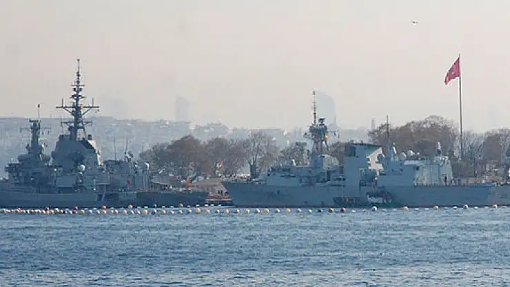 NATO gemileri Sarayburnu'na demirledi