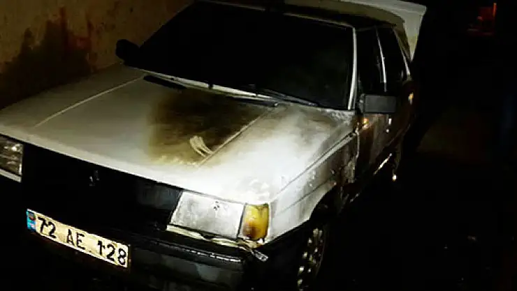 Park halindeki araç yakıldı