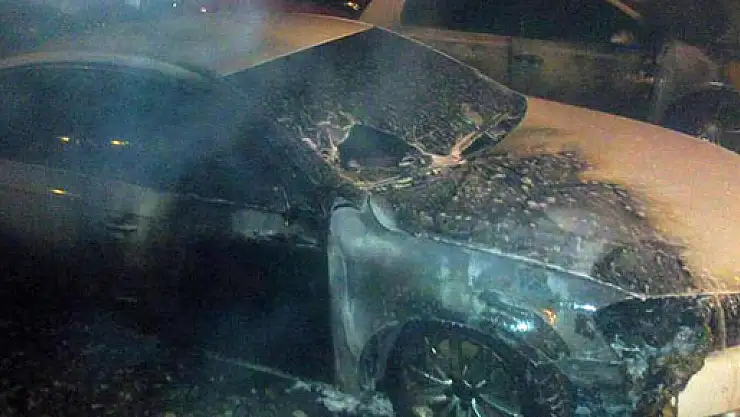 Son model araçlar cayır cayır yandı