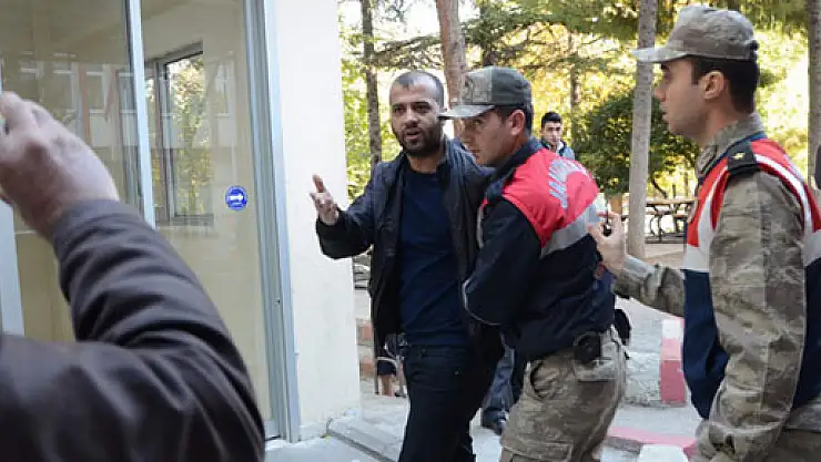 Suç makinesi, gazetecilere saldırdı