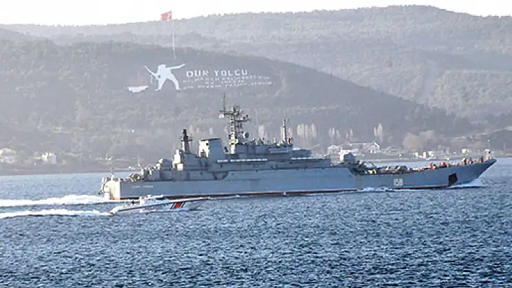 Rus savaş gemisi Çanakkale Boğazı'ndan geçiş yaptı