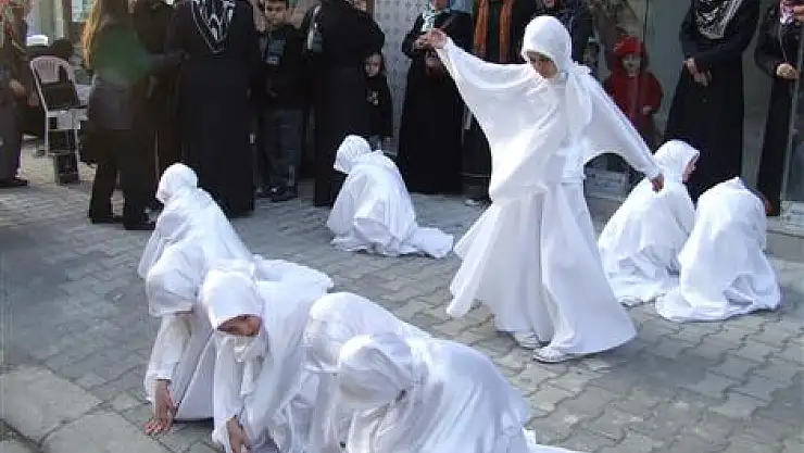 Kermes' e semazen grubu damgasını vurdu