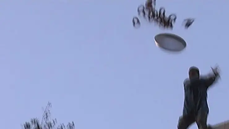 10. kez intihara kalkıştı: Gazetecilere simit fırlattı