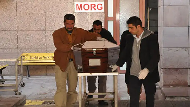 Morg önünde kahreden bekleme