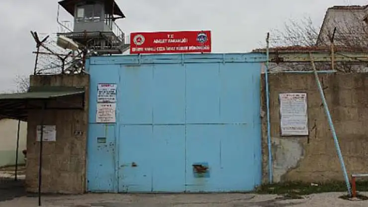 Cezaevi müdürüne silahlı saldırı