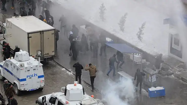 HDP'nin yürüyüşüne polis müdahalesi