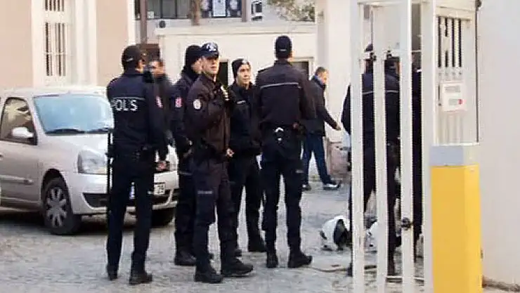 İzmir'de FETÖ operasyonu: 57 gözaltı kararı