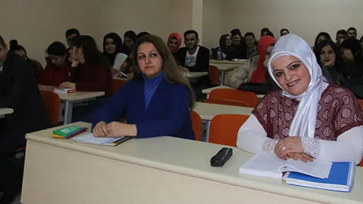 Gündüz işçi, akşam öğrenci evde ise anne