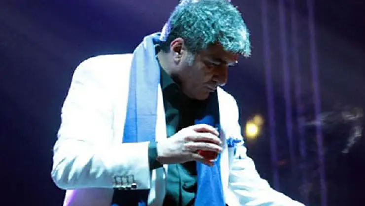 Eksi 15 derecedeki konsere çay molası