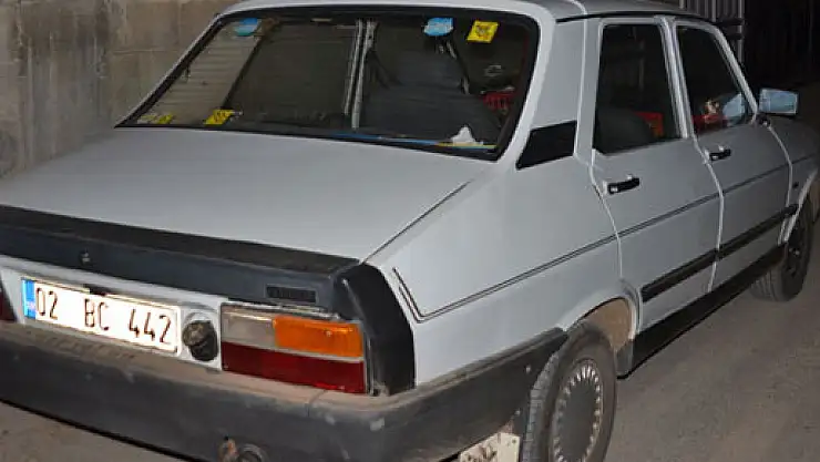 Altın küpe ve 60 lirayı çaldılar