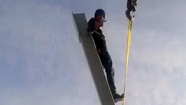 Üzerine demir düşen genç işçi öldü