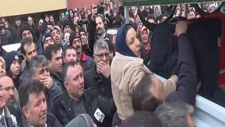 Şehit annesinden son öpücük