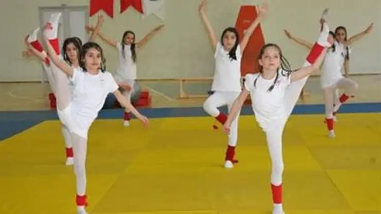 İlkadımlı miniklerden cimnastik şov