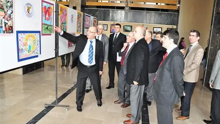 'Çocuk ve hekim' resim sergisi