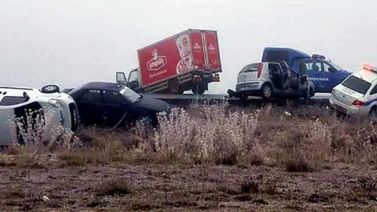 Tam 11 araç birbirine girdi!