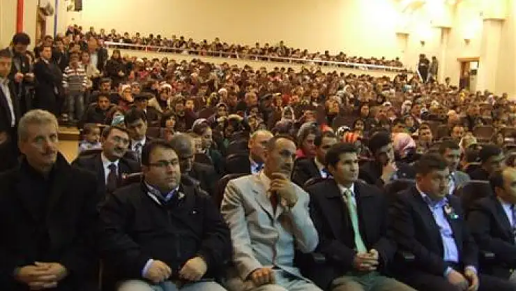 Kutlu Doğum Birincilerine Eğitim Bir-Sen ödülü