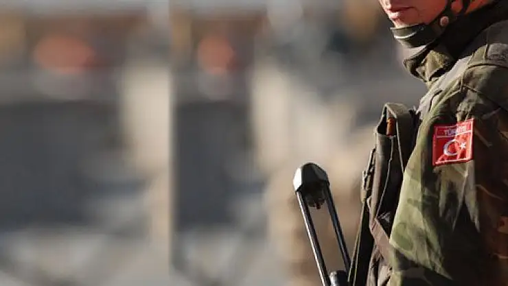 Sur'da 13 asker yaralandı