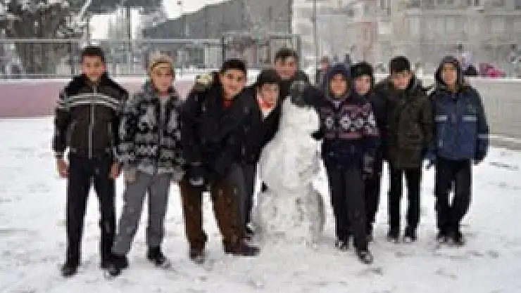 Antalya beyaza büründü, okullar tatil oldu