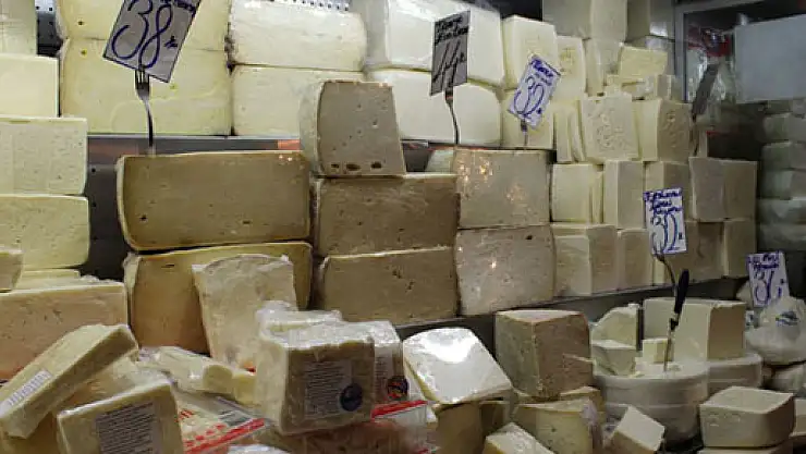 Peynir ambalaja girdi alıcı da dertli satıcı da
