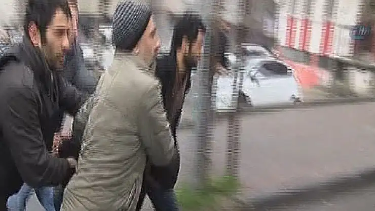 İstanbul'da güpegündüz silahlı soygun!