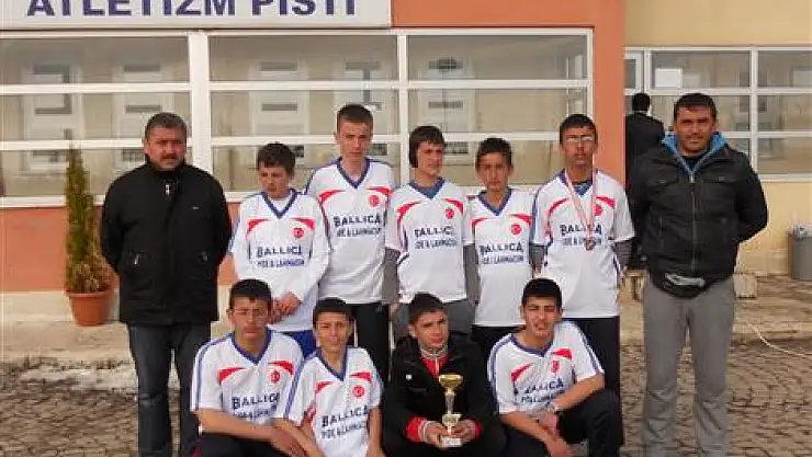 Başarılı sporculardan Topaloğlu'na ziyaret