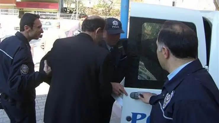 Dolandırıcılık ve hırsızlık iddiasına tutuklama