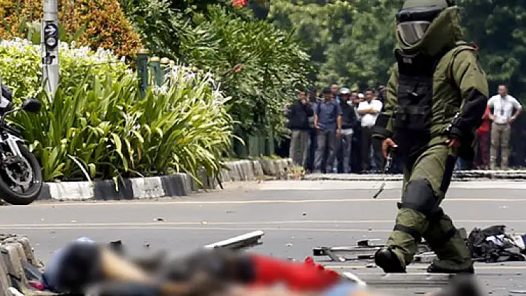 Endonezya'da intihar saldırıları: 6 ölü