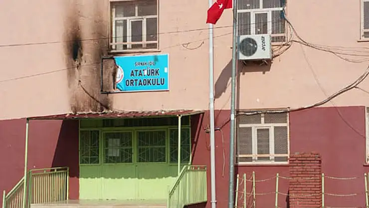 Teröristler yine okullara saldırdı