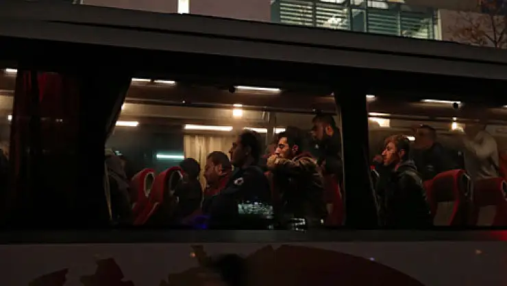 Belediye Başkanı, Merkel'e bir otobüs dolusu mülteci gönderdi