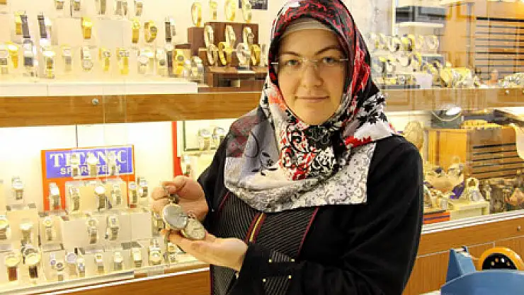 SAAT TAMİRCİSİ KADINDAN 'SAAT TERİMLERİ SÖZLÜĞÜ'