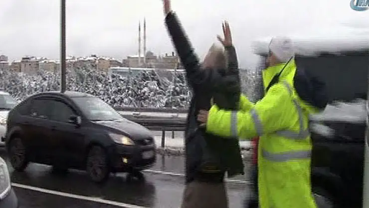 Kaza yapan alkollü sürücü trafiği birbirine kattı