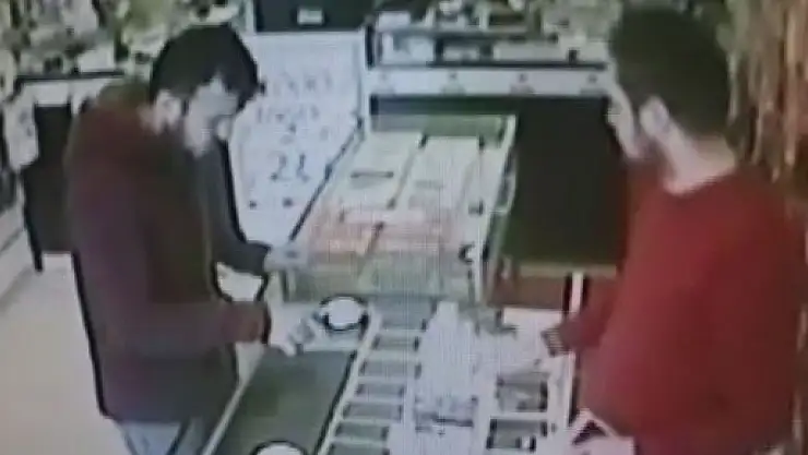 Kopyalanan kredi kartıyla telefon aldı